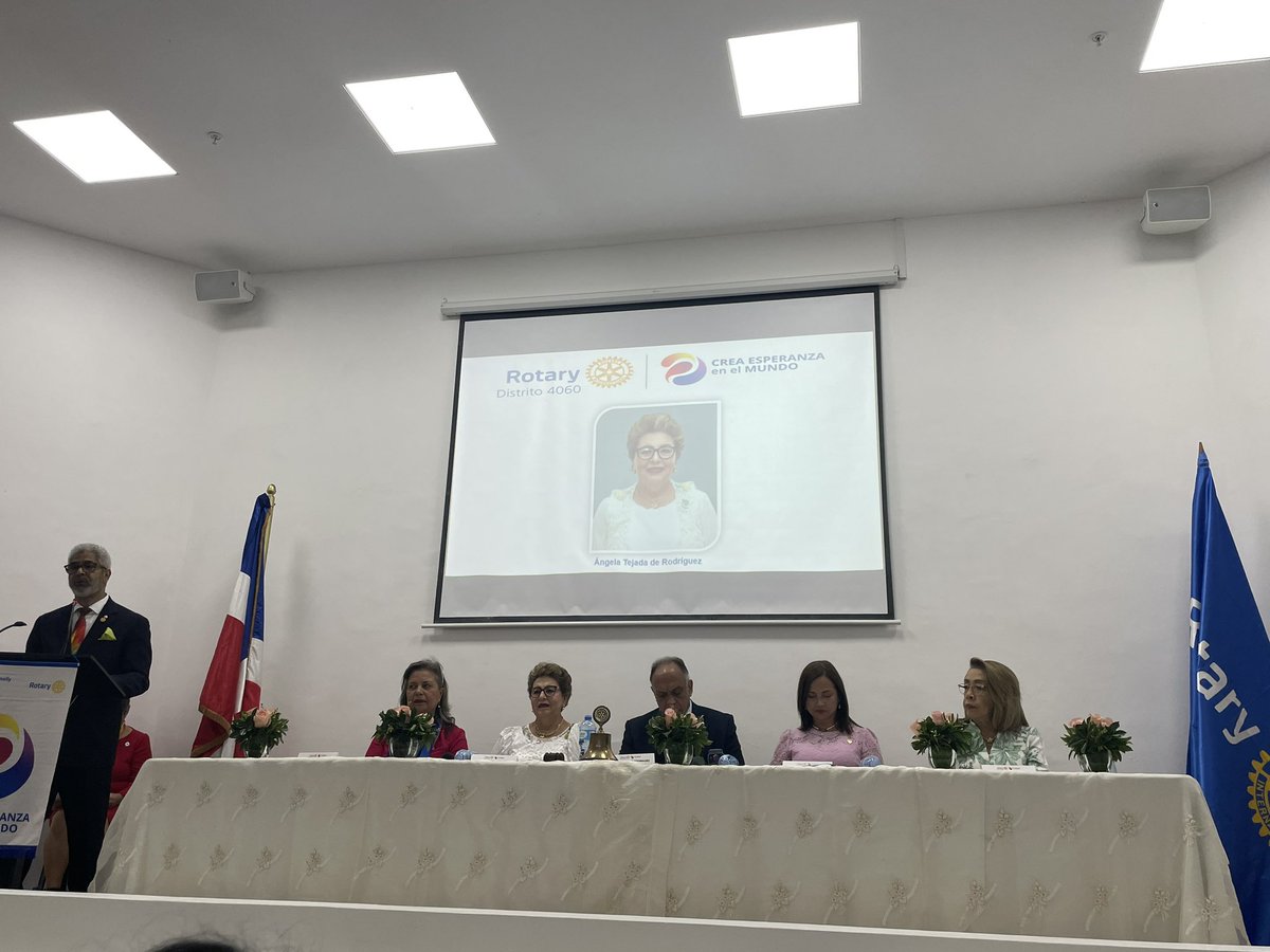 CRSDHI's tweet photo. Reconocimiento a Doña Angela Tejada de Rodríguez gran  dama Rotaría. #DMujer https://t.co/5lxhOvnThK