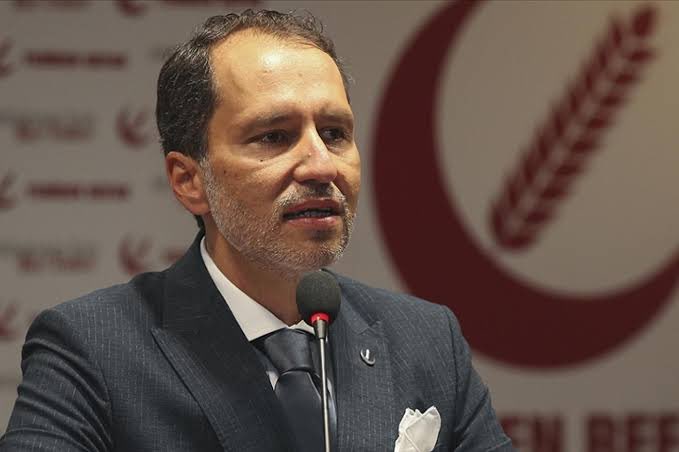 Fatih Erbakan: 

“Bu bahar enflasyon düşüyor, bu yaz sonu enflasyon düşüyor, bu sene sonunda enflasyon düşüyor…

Hep aynı hikayeler ama enflasyonun düşeceği falan yok.”