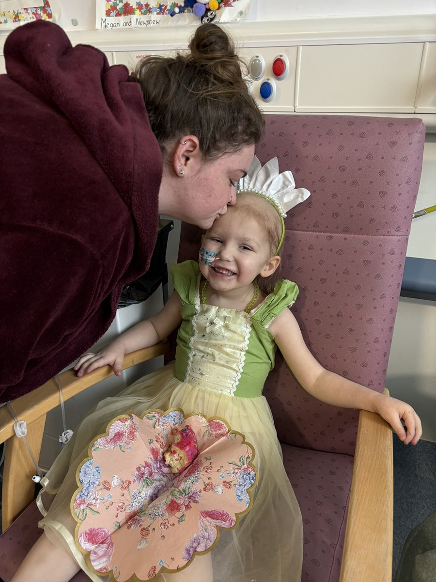 Donuts being enjoyed by Harvey and Ivy! 🍩🍩🍩 @Doughnotts @SharedGovNUH *Photos shared with consent* #MothersDay @e39oncology