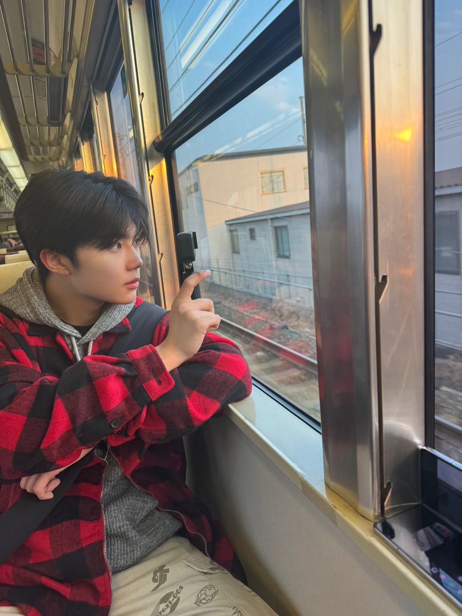 _💌

제로즈 YURA YURA 잘 듣고 있나요 ?? 일본 활동도 건강하고 재밌게 잘 다녀올게요 개인적으로도 너무 좋아하는 곡과 안무라 제로즈 분들도 많이 좋아해 주셨으면 좋겠어요 YURA YURA의 가삿말처럼 다가올 봄도 저와 함께 한껏 설레봐요 🩷

#PARKGUNWOOK #박건욱
#ZEROBASEONE #ZB1 #제로베이스원