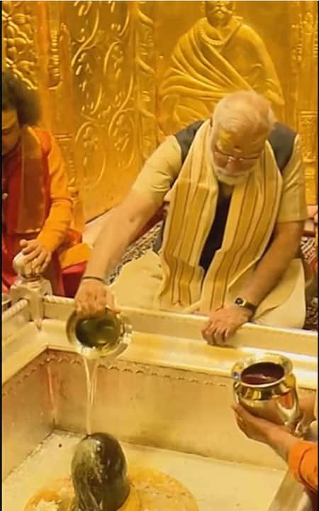 PM Modi performs Pooja at Kashi Vishwanath temple at Varanasi

nm-4.com/9RFTmN

via NaMo App