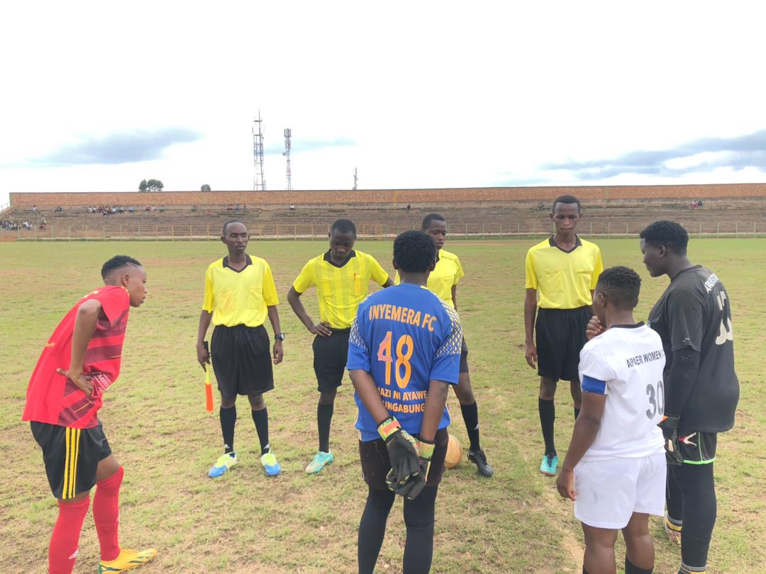 bbkigalifm's tweet photo. 🇷🇼#WomenFootball
#FWPL |MD 19|Today's Results
-Inyemera 0-1 APAER
-Muhazi Utd 0-0 AS Kigali
🏆Race:
1.Rayon Sports 52pts +73
2. AS Kigali 48pts +59
-Rayon Sports isigaje:
🚍Freedom
🚍Muhazi Utd
🏡Fatima WFC
-AS Kigali isigaje:
🏡Fatima WFC
🚍ES Mutunda
🏡Inyemera WFC https://t.co/qk7QwAA7zK