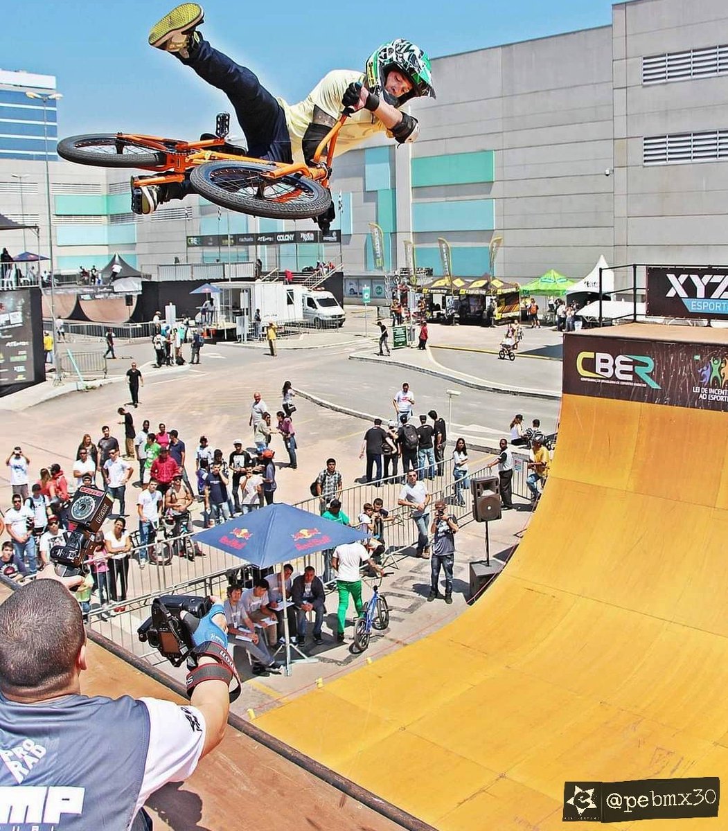 MARCEL OLIVEIRA 
@lancesbmx
Happy birthday!🎈🤘🏽😎👣
•
#lancesbmx #bmxvert #bmxrider #bmx #rider #jumpfestival #photobmx #photo #photography #photooftheday #bmxbrasil #eminentbmxtv #pebmx30