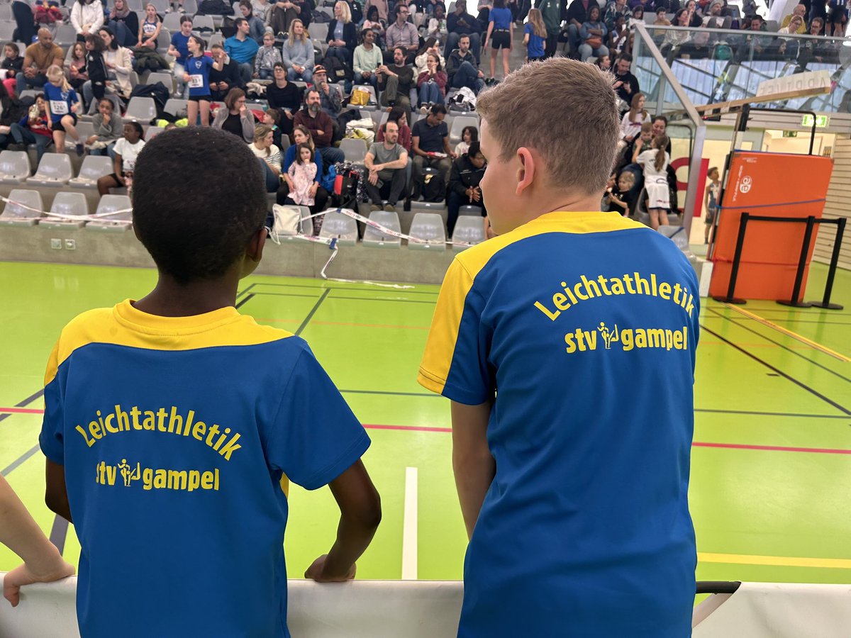 jeizibotsch's tweet photo. Nid ganz bis z‘obruscht glängt. 5tu inär Weschtschwiiz. Di Botschu d‘7tu. 

Gliich supär Leischtig 👍🏾 https://t.co/w6dl6OkZqI