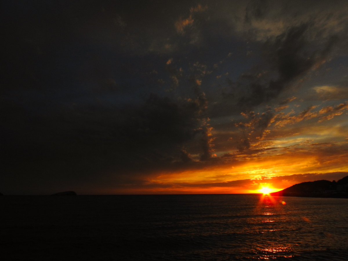 jwhirales's tweet photo. End of the day / Fin del día #sunset #atardecer #endoftheday #findeldia https://t.co/ARFibEgPQH