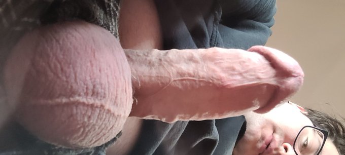 Walking around with morning wood, pajamas feel so nice, my balls are cold lol https://t.co/b54yBa1Mb