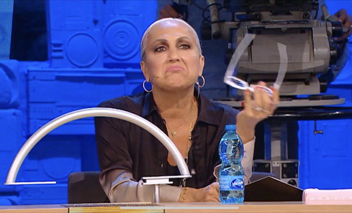 LunatikaLullaby's tweet photo. Certo Che #Nahaze Sacrificata Per Quello Pseudo Cantante Di Ayle, E' Una Roba Senza Senso Eh ! 🙄 #Amici23 #Canale5 #Tv #SeraleAmici #Ciaone https://t.co/28SLE7Zbmt