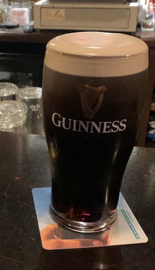 mccaguesbar's tweet photo. #SuperSunday ag Barr na Sráide 😋 #GoodStout @GuinnessIreland https://t.co/sc0Gwdh3kd
