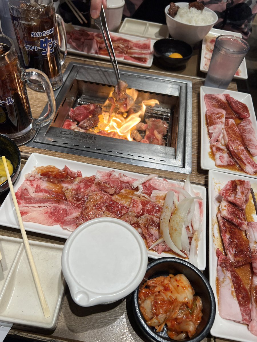 bagelrayray's tweet photo. mostly spent the day buying some last minute stuff but we had to go to shake shack ofc 🤤 i always miss their black sesame shake but they had a sakura shake this time too! https://t.co/eDfOjVlyAa