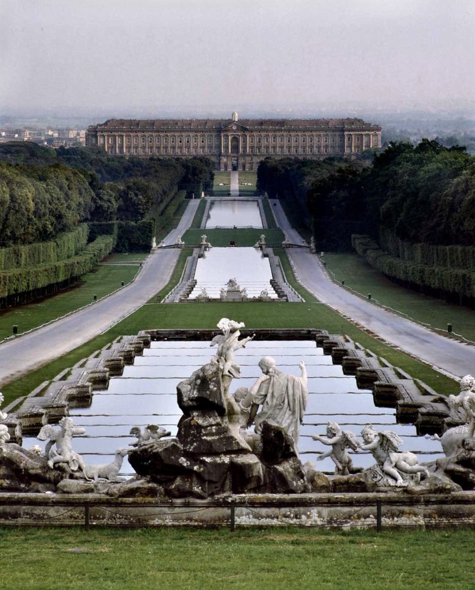 Reggia di Caserta

(📸©️Massimo Listri)