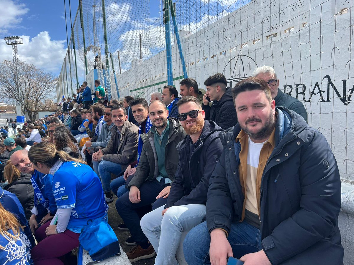 Presentes en la victoria del <a href="/XerezDFC/">XEREZ DEPORTIVO</a> en la capital hispalense.

No hay mejor binomio que 𝒑𝒍𝒂𝒏𝒕𝒊𝒍𝒍𝒂 ➕ 𝒂𝒇𝒊𝒄𝒊𝒐́𝒏.

#QuedaMuchoPorSentir💙