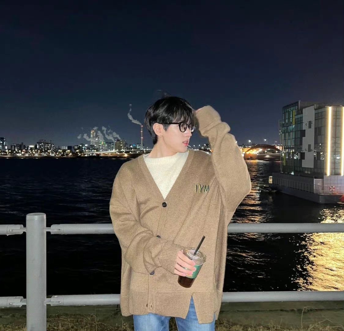 according to op during SH's signing session today:

[when he was asked if he has been at the seoul battleship park (seoulham), he said, "No? i wasn't able to go there yet?? where is it???" So i answered "han river....?ㅋㅋㅋㅋ" and he said "ah, is where jaechan1e went?"] 

😀?