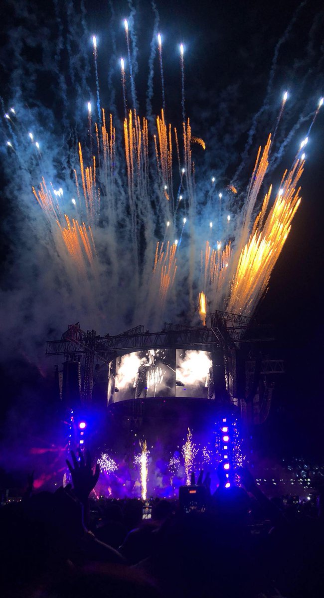 Ed Sheeran Chart (@edonchart) on Twitter photo ๐ | The 100th show of <a href="/edsheeran/">Ed Sheeran HQ</a>'s iconic Mathematics Tour was concluded here in the Philippines !
- Playing 28 songs! ๐ | The 100th show of <a href="/edsheeran/">Ed Sheeran HQ</a>'s iconic Mathematics Tour was concluded here in the Philippines !
- Playing 28 songs!