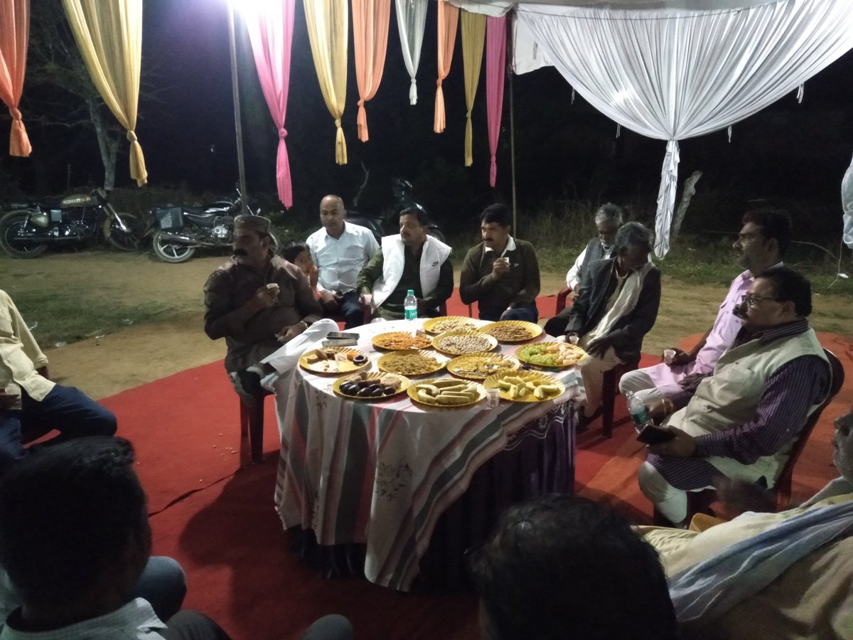 RinkuVeeresh's tweet photo. आज दिनांक 10 मार्च को बाणसागर-देवलोंद में श्री ऋषि सिंह दादा के निवास पर उनके माता जी की पुण्यतिथि पर आयोजित मानस समापन कार्यक्रम में शामिल हुआ।। https://t.co/qIwHoyL2id