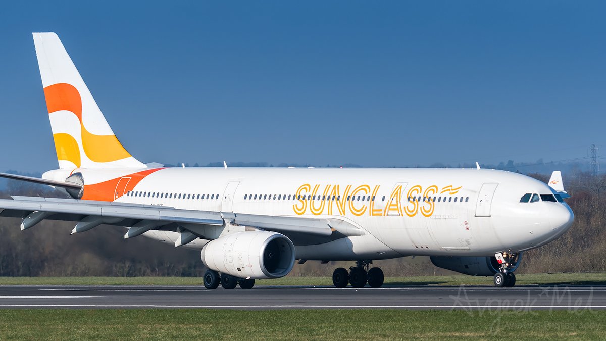 A #ThrowbackThursday photos to this lovely #SunclassAirlines @Airbus A330-243 OY-VKF seen at @manairport 06.03.24 bringing in supporters from FC Copenhagen for their match against Manchester City #aviation #planespotting #A330