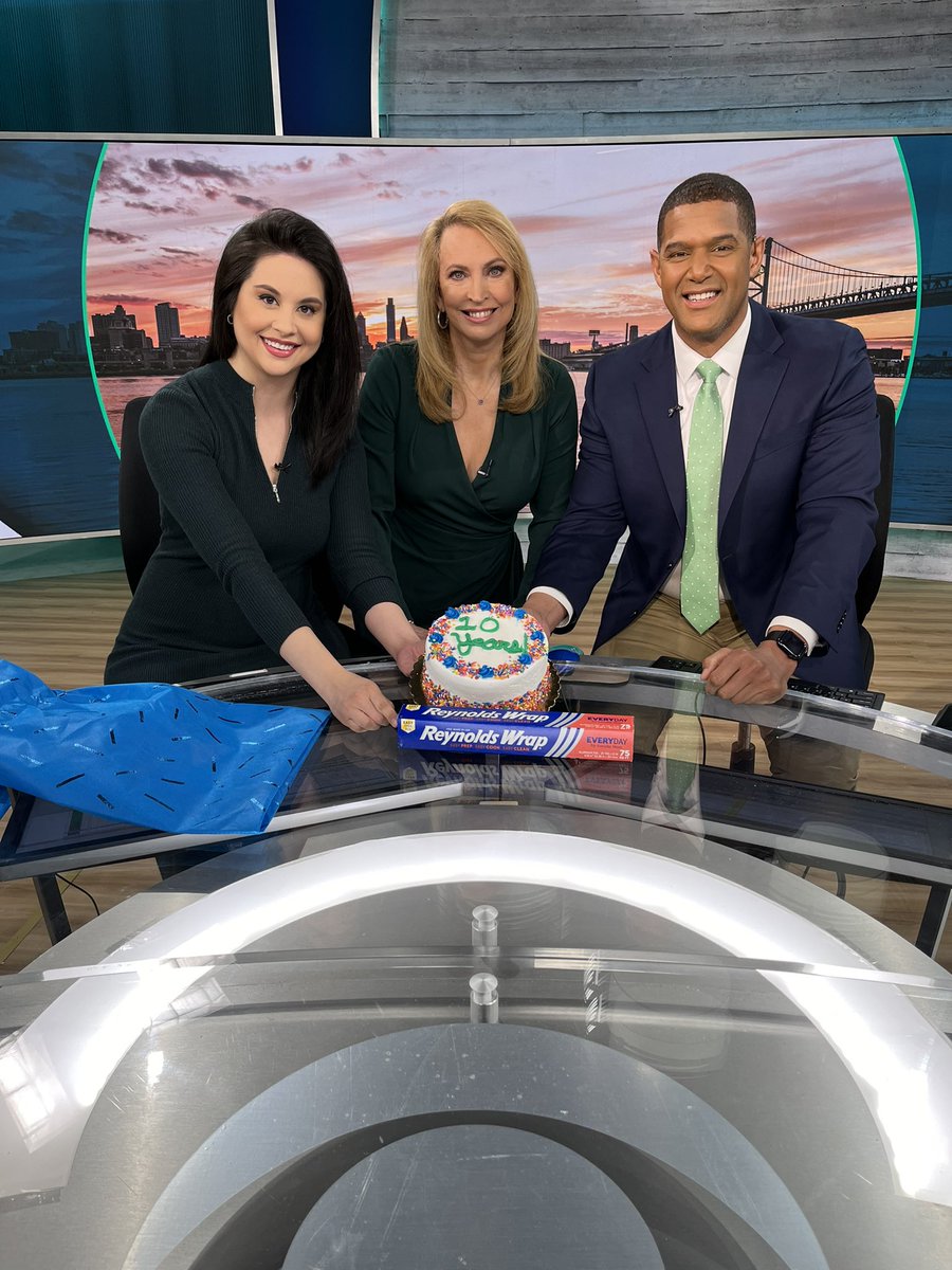 I’ve said it before, and I’ll say it again. The weekend crew here at @CBSPhiladelphia is the best. Thanks for all the love today, and shoutout to @HMonroeNews. He walked through the pouring rain to get this cake! The aluminum (foil) was a nice touch, too 😂