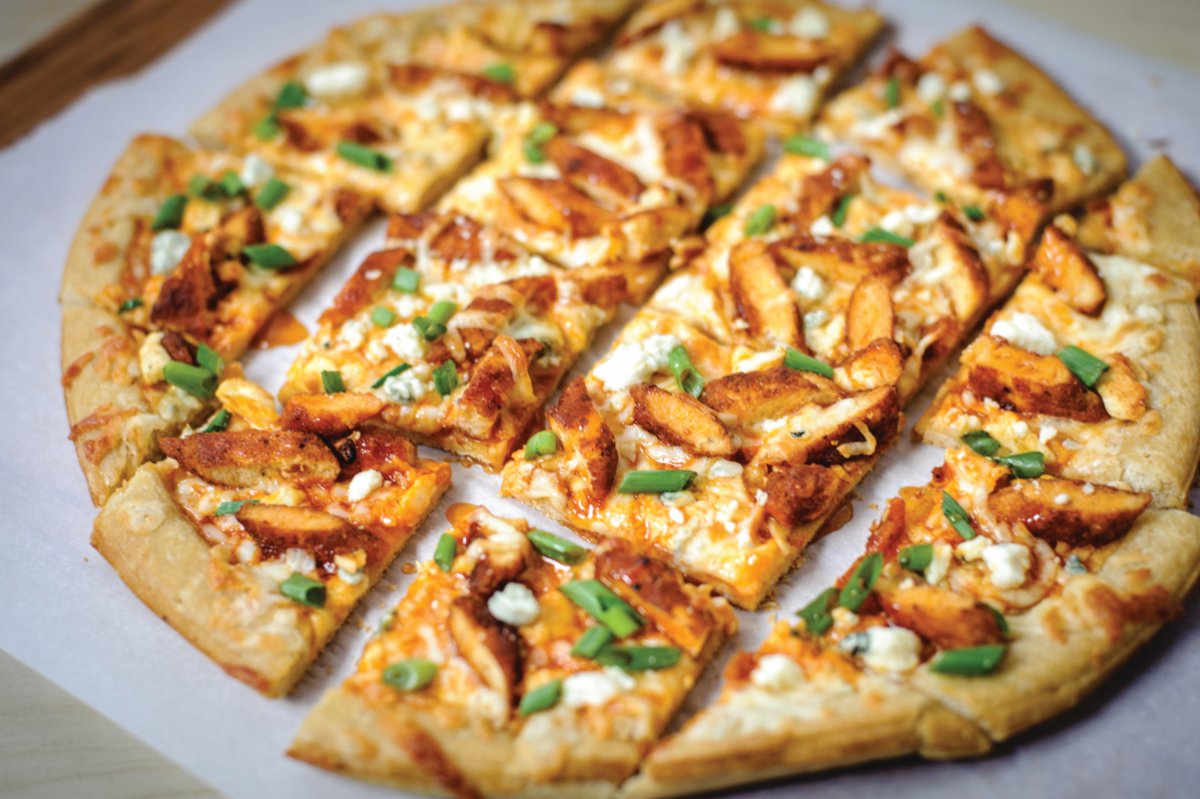 UpperLakesFoods's tweet photo. ✅ Spicy
✅ Cheesy
✅ Can feed a whole crowd

Our Hot Honey Chicken Pizza starts with a hot honey base and is topped with mozzarella cheese, breaded chicken, and finished with blue cheese crumbles and sliced scallions. Click here to learn how to make it 👉 https://t.co/NyKyOHgoD2 https://t.co/U8kgMJPtWQ