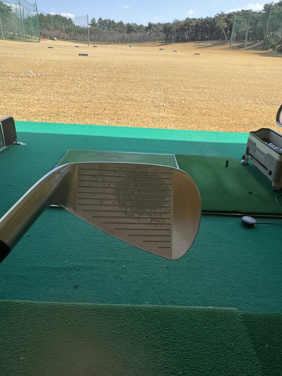 아직 100타도 깨지 못했다. 정교하고 생각하며 18홀을 돌고싶다. 조금 더 날카롭고 예리하게.