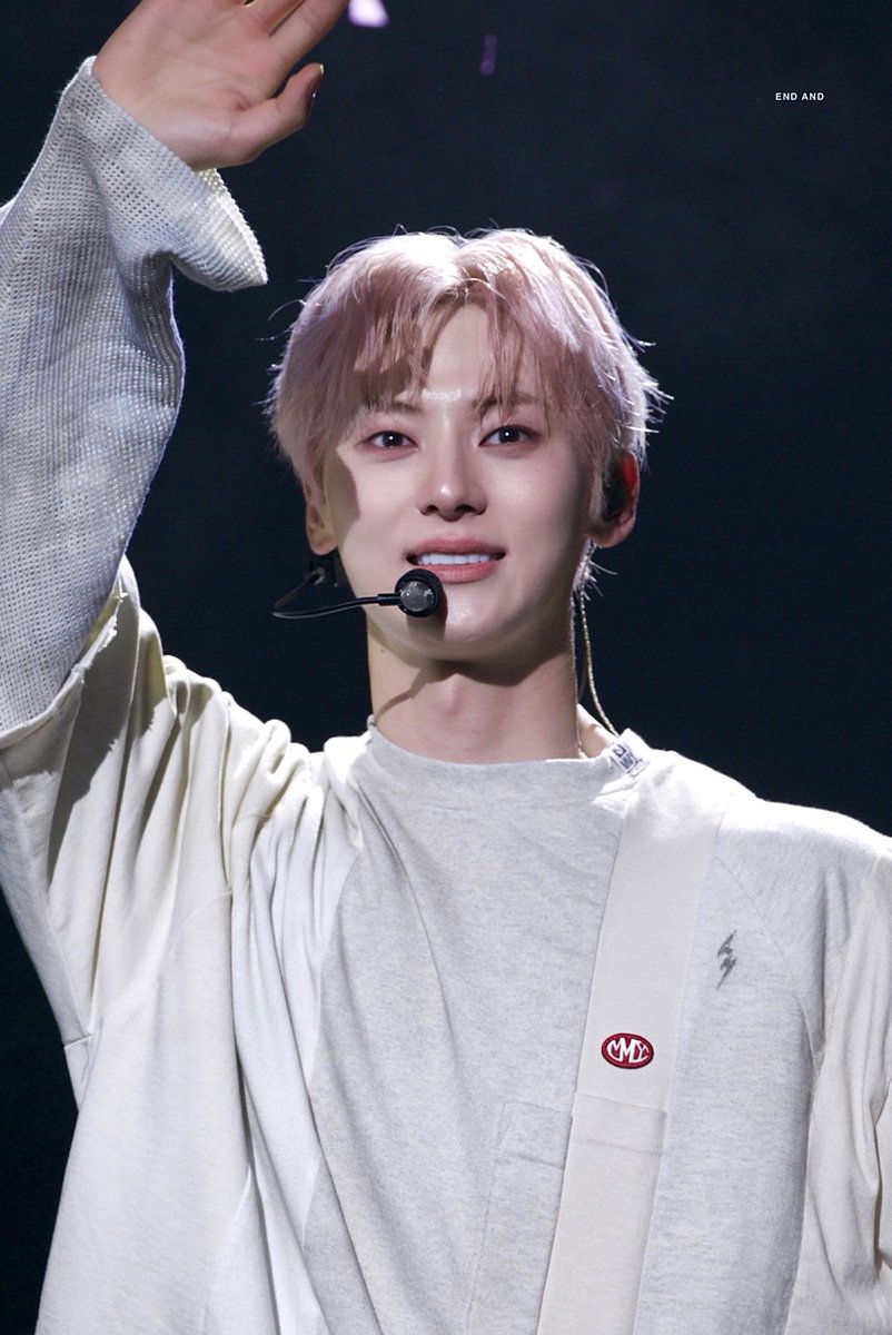 240310
웃으면서 다시 만나자🫶🏻

#황민현
#HWANGMINHYUN