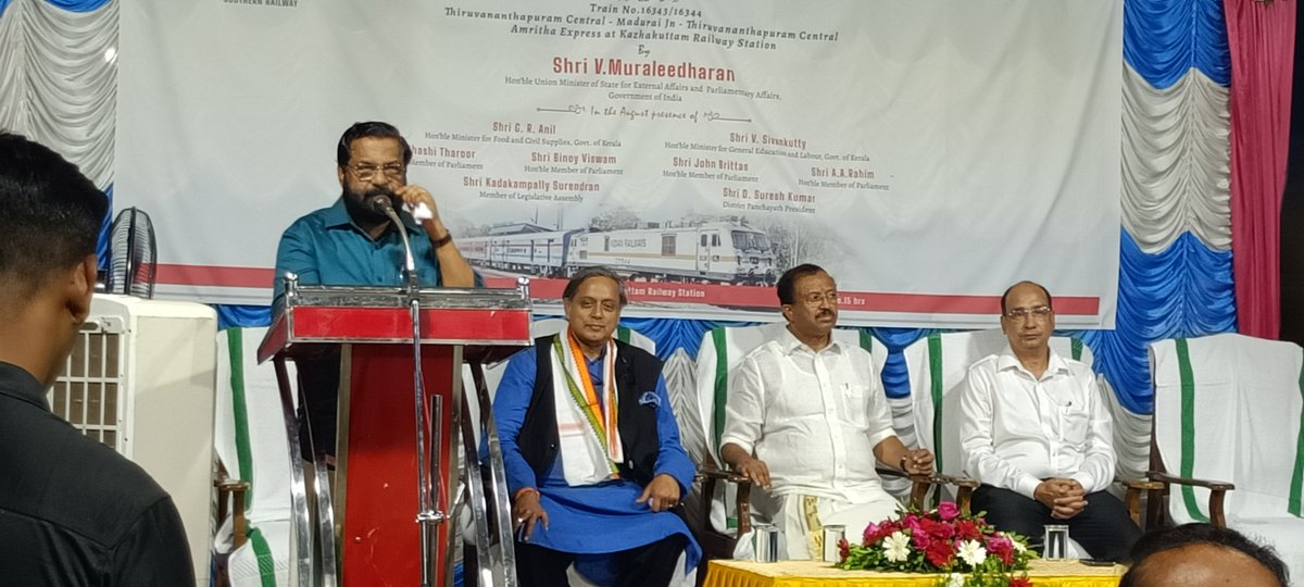 drm_tvc's tweet photo. The flag off ceremony of TVC-Madurai Jn-TVC with stoppage at Kazhakuttam #AmrithaExpress has begun.  #SouthernRailway. Soon the train will be flagged off. https://t.co/hSQzOjSgBI