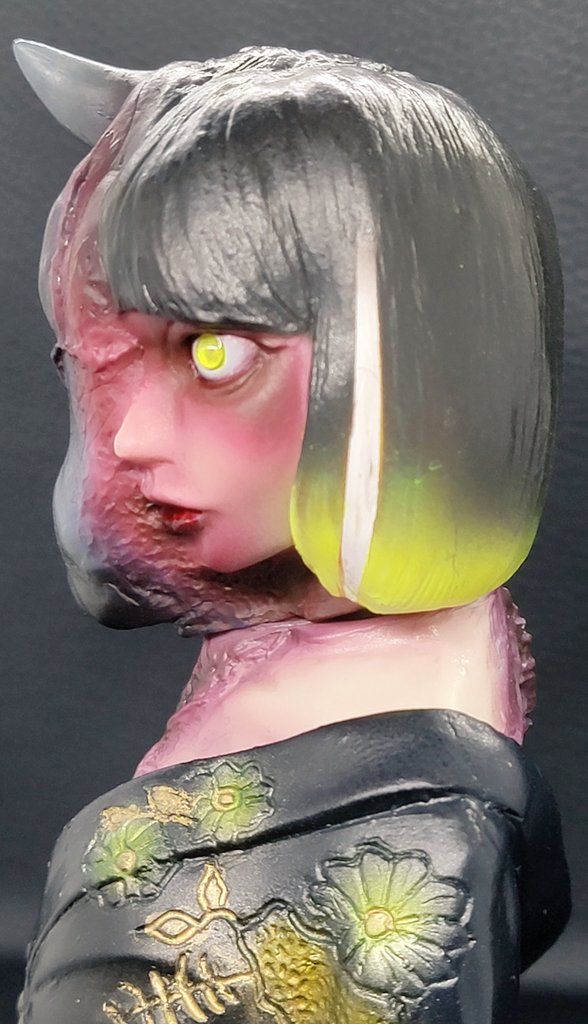 rockbaster69's tweet photo. 「真説・物ノ怪少女　くだん」
#ヒカリトイズ 様フォロワー2000人突破記念プレゼント企画🎁オーダーカラー🎨

髪のインナー&amp;エンドカラーや振り袖に走る白(シルバー)のライン柄など、要所に光るサイバー風味な彩色がカッコいい～🎵

素敵な色合いに仕上げて頂き、本当にありがとうございました🙏🙌🙇‍♂️ https://t.co/NjG8buDKFM