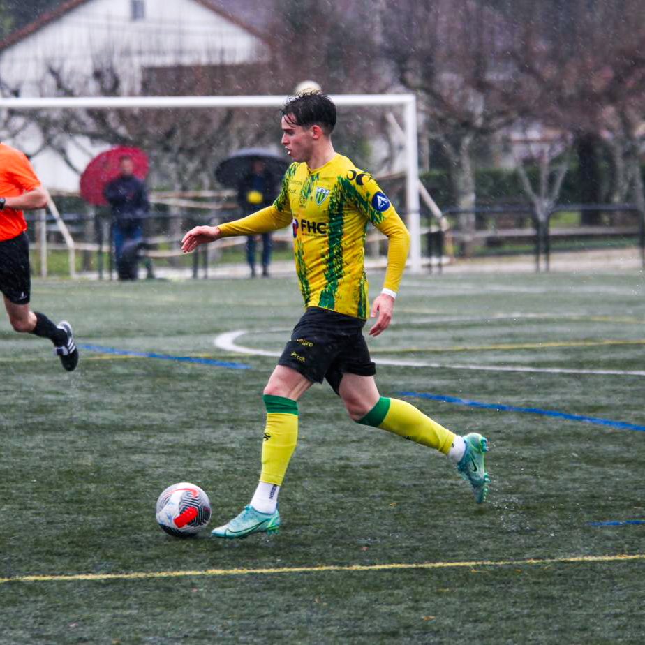 team_of_future's tweet photo. Já são precisas 🖐️🖐️🖐️ 3 mãos 😏

Cascavel, marcou ontem o seu 1️⃣5️⃣º ⚽️ golo pelos juniores do #CDTondela na 2ª divisão nacional Sub-19.

De realçar ainda que só na fase final da competição o nosso médio leva 5️⃣ golos em cinco jogos. https://t.co/xxNKOGd26o