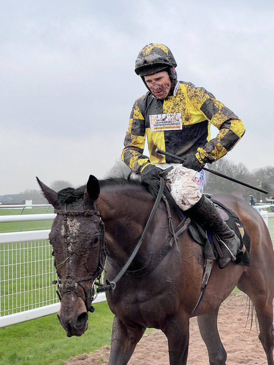 adele82306097's tweet image. Hard conditions here @WarwickRaces