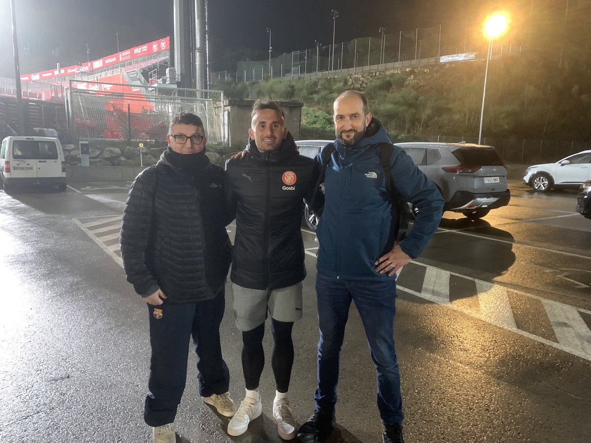JosepBelSanjuan's tweet photo. Com a cloenda d’aquest genial cap de setmana no podia faltar la imatge a Montillivi amb el crack Faldut,Molta Sort Aleix Garcia Serrano !!!
Girona FC
#GironaEnamora❤️
#OrgullGironí
#OrgullFaldut⚪️🔴 https://t.co/Fk4ETL3giM