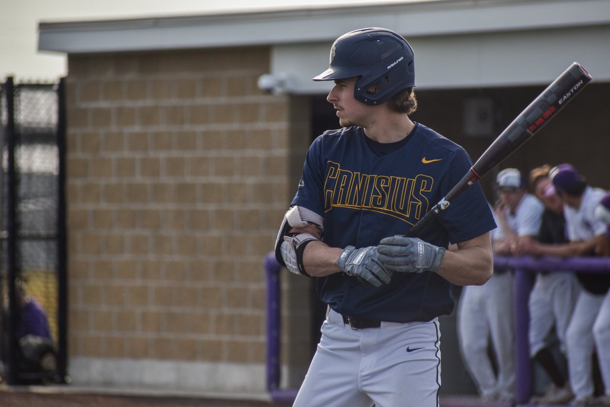 With his fifth stolen base of the season in the third, <a href="/MikeDestefano_4/">Mike Destefano</a> ties Branson Joseph for 3rd all-time in program history with 54 stolen bases!

#Griffs