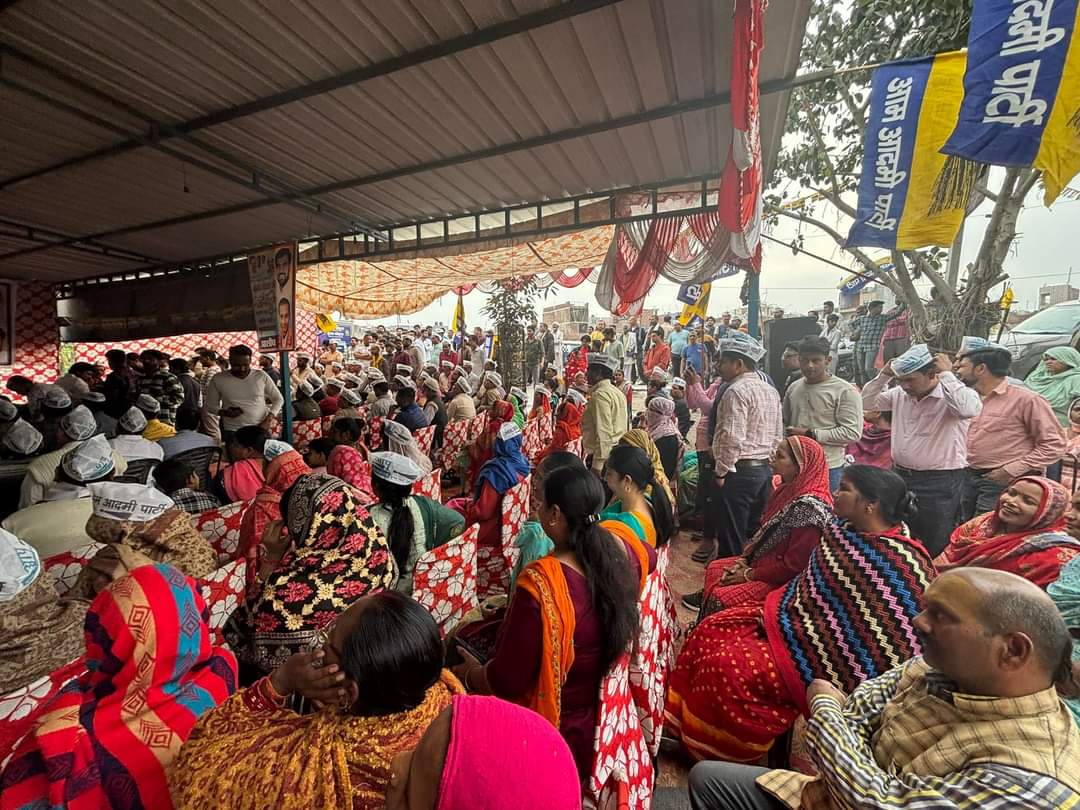 vickykhariAAP's tweet photo. आज बदरपुर  जैतपुर वार्ड 184 में पूर्व अध्यक्ष बदरपुर @ShrichandVohra_व AAP पार्षद हेमा वोहरा जी की अध्यक्षता में कार्यकर्ता बैठक का आयोजन किया गया जिसमें मुख्य अतिथि के रूप में उपस्थित हुए दक्षिणी दिल्ली के प्रत्याशी @SahiramPahalwan जी  @ArvindKejriwal @ipathak25 @AamAadmiParty https://t.co/g2SzGlckKB