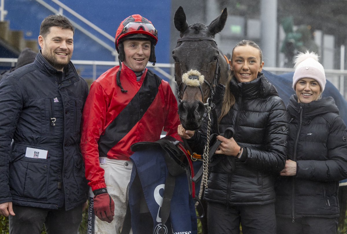 Quornofamonday is victorious in the @BarOneRacing ‘Price Boosts All 28 Favourites At Cheltenham” Handicap Hurdle (Div II) 👏 Giving @donoghue_keith & JP Dempsey a double this afternoon🥇