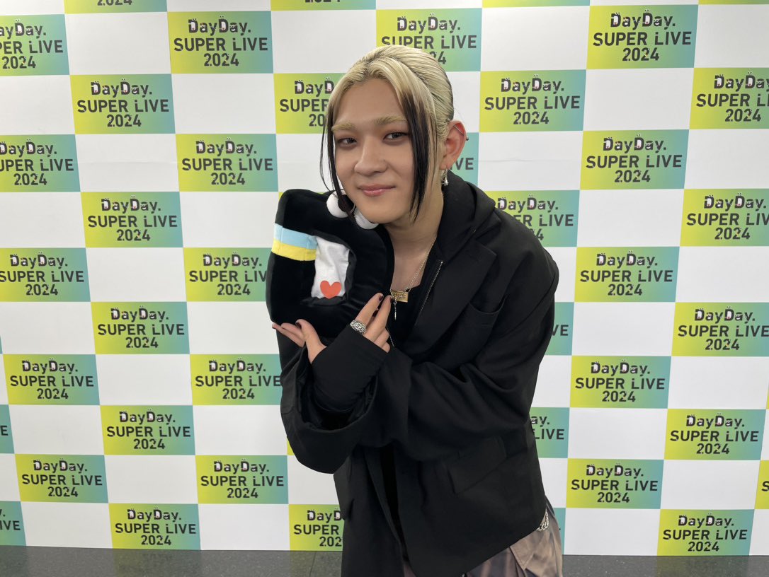 ntv_DayDay's tweet photo. 【#DayDaySUPERLIVE 2024】

明日の #DottiDotti では
アーティストたちの
豪華ライブをたっぷりお届け🕺

コラボステージの裏話も…🤫

#NiziU #Perfume #edhiiiboi https://t.co/kWASXqjURv