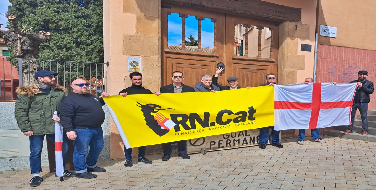 Presents! Renaixença sempre al costat de Catalunya. Els nostres herois sempre seran recordats. Per la memòria de Daniel Cardona, per la memòria dels catalans.