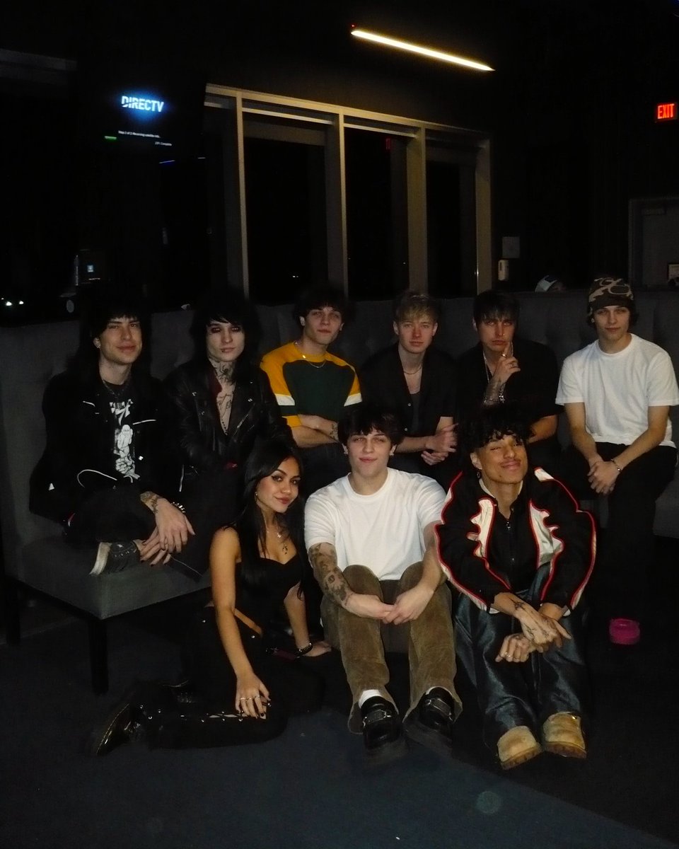 JohnnieGuilbert's tweet photo. This is the most people I’ve been around. https://t.co/k7wqkUZ2GD