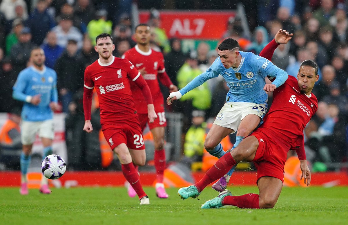 ⭐️ Player of the Match, @LFC's Virgil Van Dijk 93 touches 4 tackles 4 interceptions 2 clearances 77 successful passes Lost 1 of 94 home @premierleague games for Liverpool 👏👏 #LIVMCI