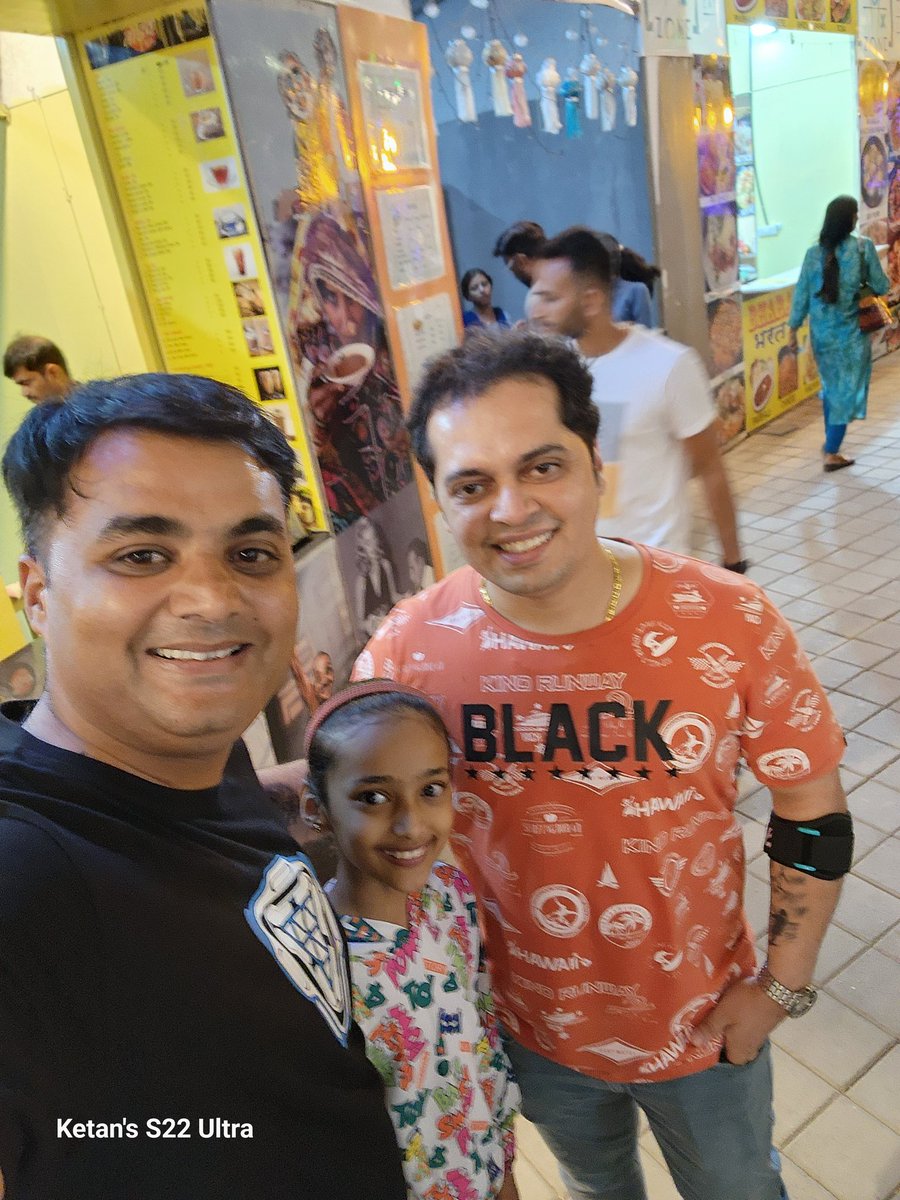 Well... Everyday morning I see you on TV. It was an absolute pleasure to meet @JayThakkar22 In Mumbai, he is really humble and down to earth celebrity I have ever met. My daughter is also a big fan of yours. Thank you @ZeeBusiness @AnilSinghvi_ ji for making such a great show