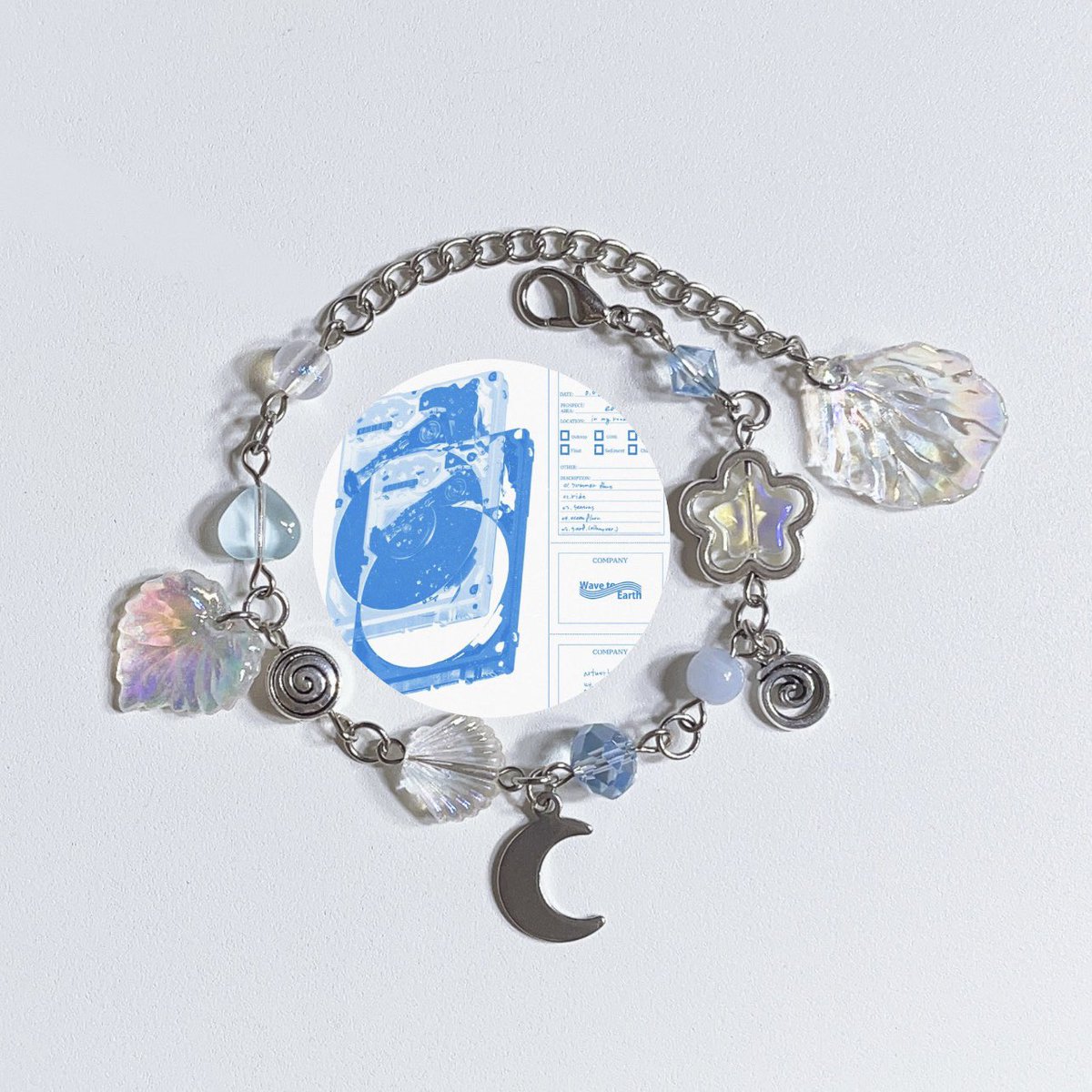 decided to make some changes for my wave to earth - seasons bracelet! (beda di ujung rantai doang, sih) >.<