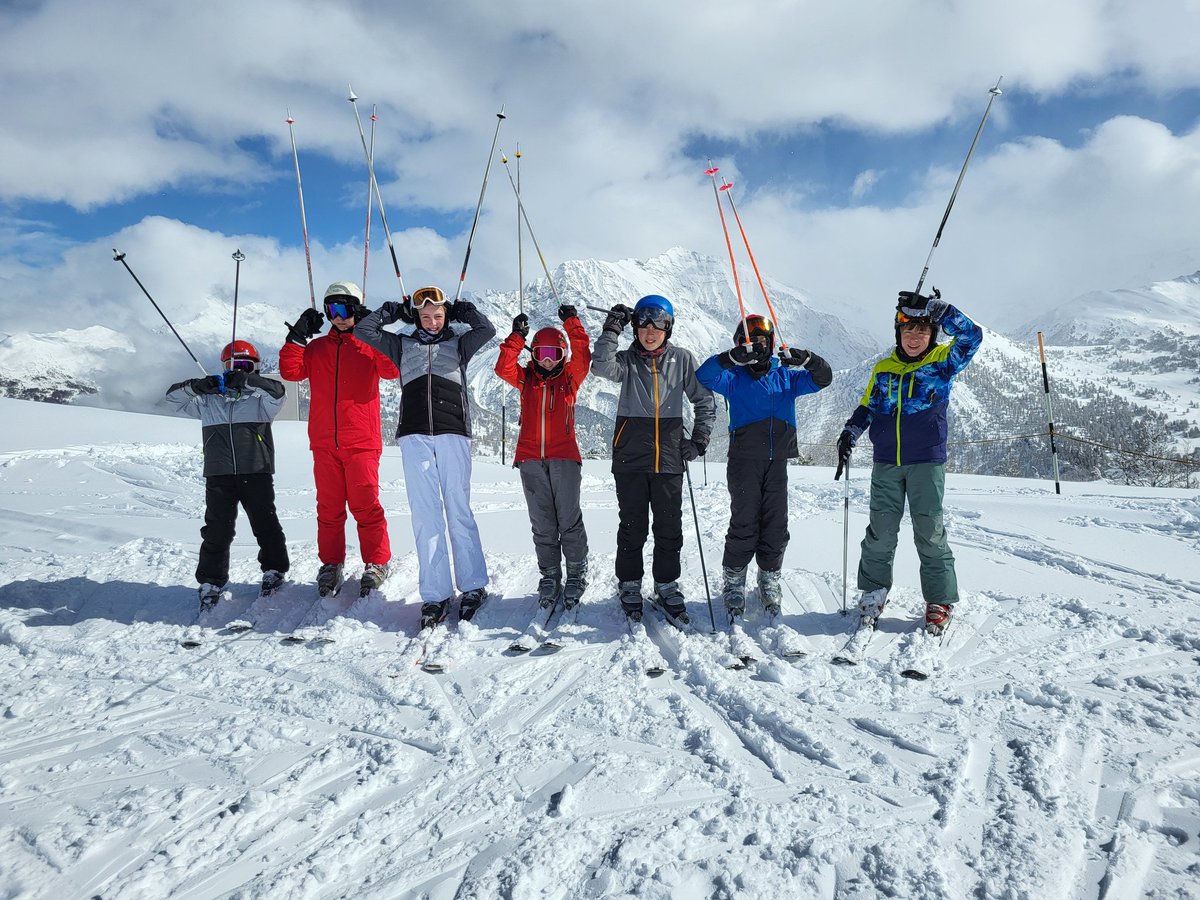 MorpethChantry's tweet photo. All safely back after the 1st day skiing. Sun came put for our afternoon ski. Great forecast ahead. Bingo night later. https://t.co/s5WTbKrVH4