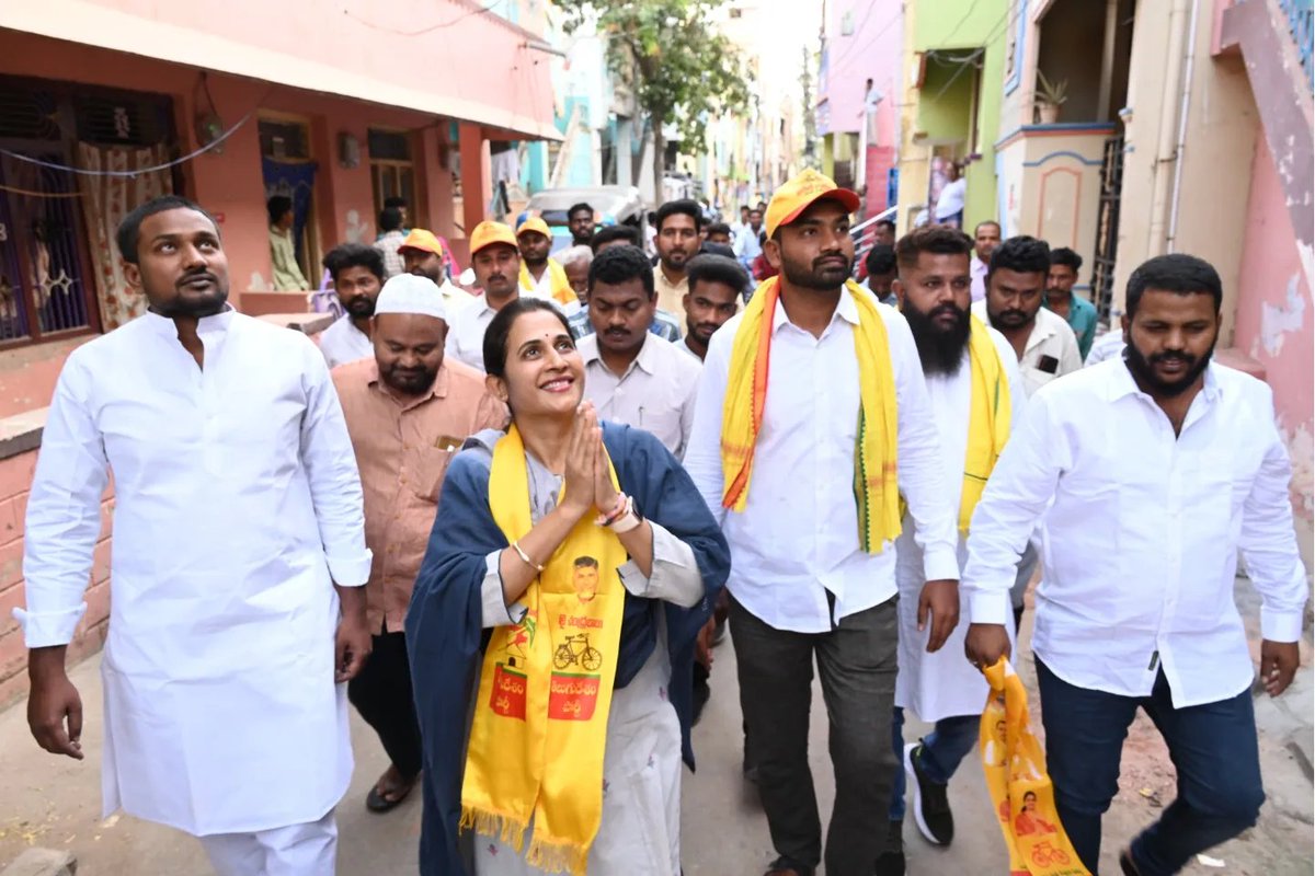 R_Madhavi_Reddy's tweet photo. కడప నగరంలోని 41వ డివిజన్ రవీంద్ర నగర్ పాల కేంద్రం నుండి అఫ్జల్ గారి ఆధ్వర్యంలో పలువురు స్థానికులకు కండువా కప్పి టీడీపీ పార్టీలోకి ఆహ్వానించిన కడప నియోజకవర్గ టీడీపీ అభ్యర్థి ఆర్.మాధవి గారు.
#kadapa #KADAPANEWS #tdp #Joinings #TDPJSPWinning https://t.co/bP0YYvkU8x
