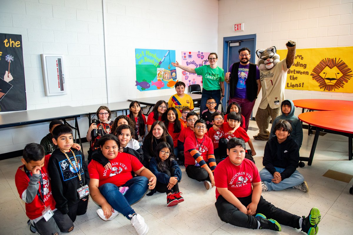 Our @Avnet & #DbacksGiveBack program, Read Your Way to the Ballpark, is officially underway at Mountain View Elementary. Students are encouraged to read more to win #Dbacks prizes, including tickets to a game! Get your school involved at Dbacks.com/readyourway