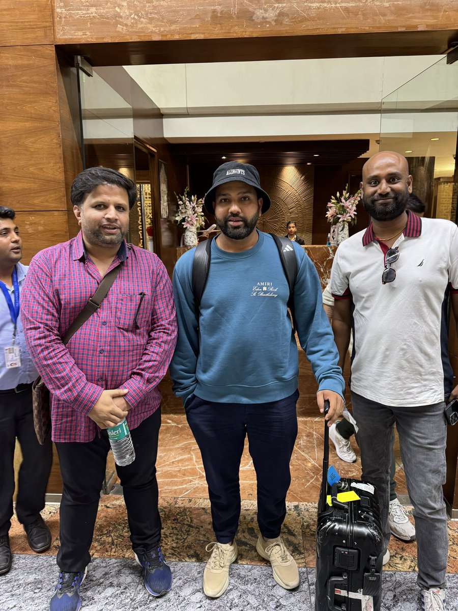met my absolute favorite @ImRo45 at the airport lounge in delhi.spoke at length with him,what a funny guy he is and we spoke entirely in marathi. congratulated him for the series win against england and the the way he’s building this young team @BCCI. #IndianCricketTeam @mipaltan