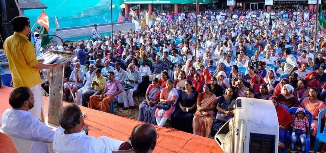 shameerkb98's tweet photo. കൊയിലാണ്ടിയുടെ ഉറപ്പ് ശൈലജ ടീച്ചറുടെ  വൻ വിജയം.

മണ്ഡലം തിരഞ്ഞെടുപ്പ് കൺവെൻഷൻ അഡ്വ: മുഹമ്മദ് റിയാസ് ഉദ്ഘാടനം ചെയ്യുന്നു.

#വടകര 

#Vote4LDF https://t.co/UyFYgECsKQ
