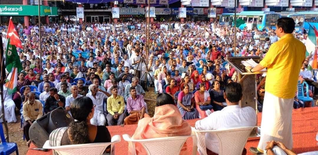 shameerkb98's tweet photo. കൊയിലാണ്ടിയുടെ ഉറപ്പ് ശൈലജ ടീച്ചറുടെ  വൻ വിജയം.

മണ്ഡലം തിരഞ്ഞെടുപ്പ് കൺവെൻഷൻ അഡ്വ: മുഹമ്മദ് റിയാസ് ഉദ്ഘാടനം ചെയ്യുന്നു.

#വടകര 

#Vote4LDF https://t.co/UyFYgECsKQ