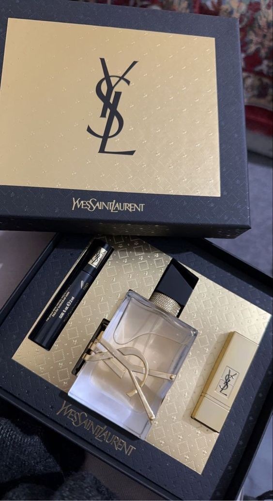 Happy birthday natta de coco melon. Bahagia selalu ya, jangan capek buat selalu ceria. <a href="/fleuroose/">Nɑttɑchɑ, V.</a> biar spesial ngucapinnya paling akhir(?)