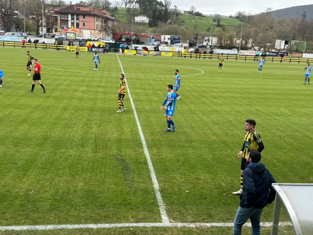 BurgosDeporte's tweet photo. 1-1 La @ArandinaCF suma un punto en Cayón
Los blanquiazules se vieron por detrás en el marcador y supieron neutralizar el partido con un gol de Adri Pérez en la reanudación.
#2rfef #arandinacf #cayon
https://t.co/9FUobJ9342 https://t.co/4bKQTpJHE2