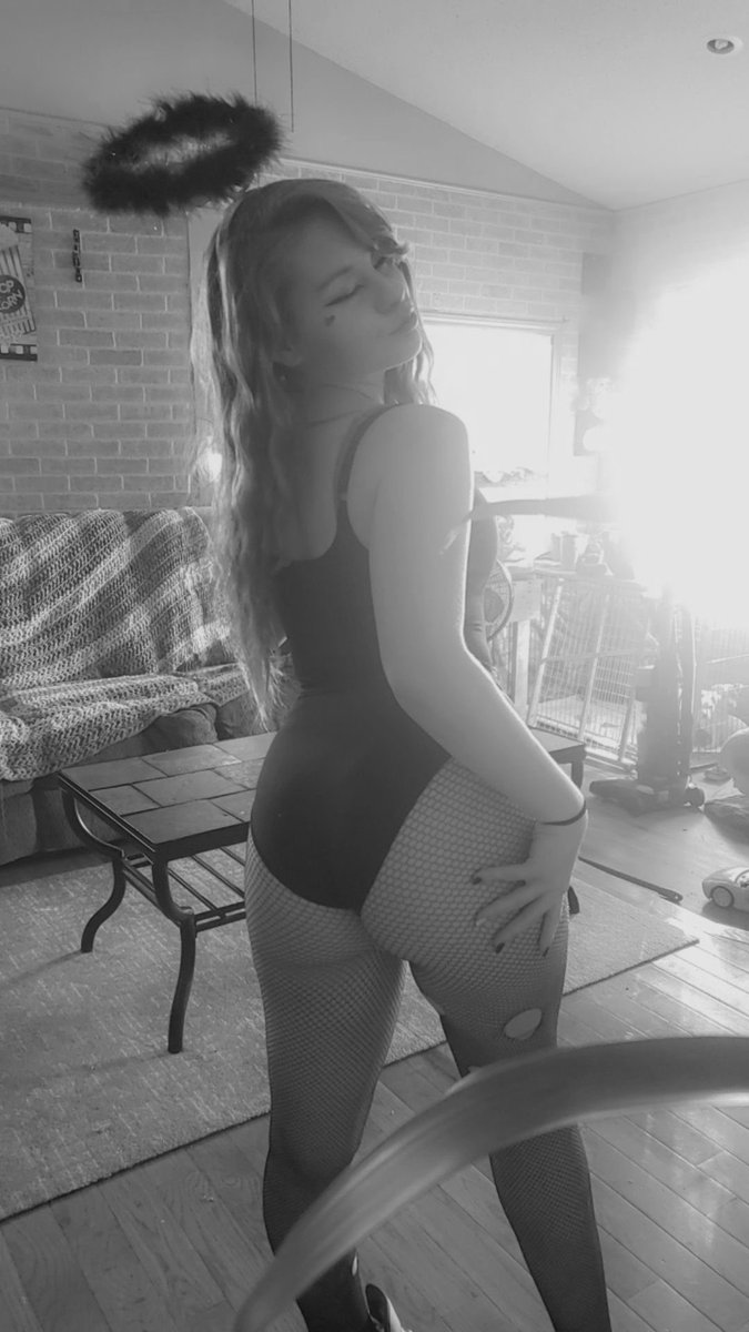 Go show my girl some love !! 😍
onlyfans.com/princesslonna