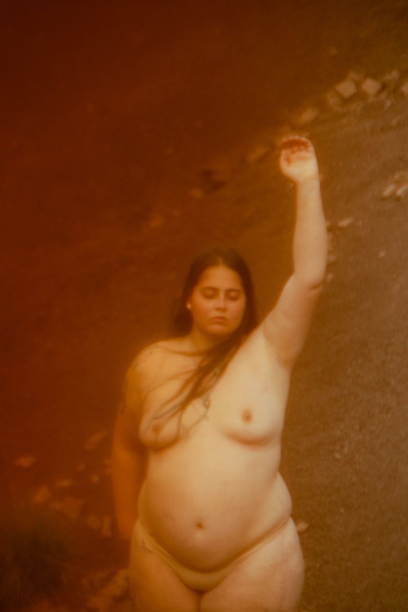 melinadaptable's tweet photo. Je suis putain de fière de l’avoir fait.
Ni honte ni peur.
Mon corps n’est pas dans les normes, que ça soit en poids ou avec mes cicatrices. Et c’est ça qui est beau. Ce qu’il retrace mon histoire de vie. 
Je suis putain de forte et personne me l’enlèvera. https://t.co/g7jP5MjHAO