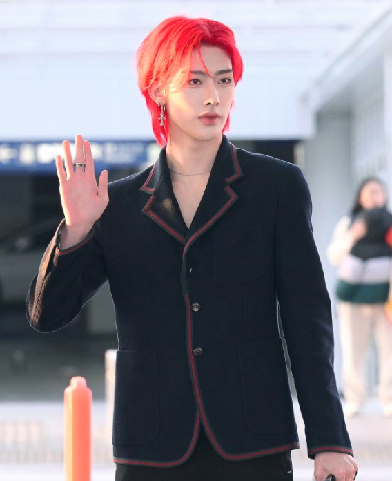 AboutMusicYT's tweet photo. Ricky debuts red hair. https://t.co/IBzRywxeRW
