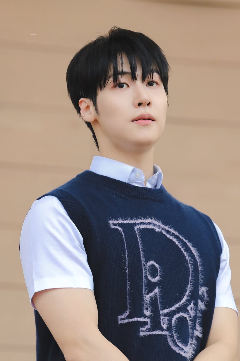yummykeki's tweet photo. 230311 버스킹
전 아직두 어린이대공원에 살고 있는데요ㅜ_ㅜ….
#엔플라잉 #이승협 https://t.co/QwHjVTpb5c