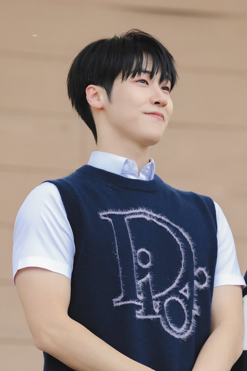 yummykeki's tweet photo. 230311 버스킹
전 아직두 어린이대공원에 살고 있는데요ㅜ_ㅜ….
#엔플라잉 #이승협 https://t.co/QwHjVTpb5c